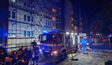 In der Zscherbener Straße in Halle-Neustadt kam es am Donnerstagabend zu einem Großeinsatz der Feuerwehr.