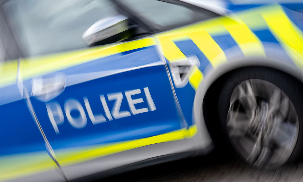 Fußgängerin in Gelsenkirchen angefahren: Fahrer flüchtet 