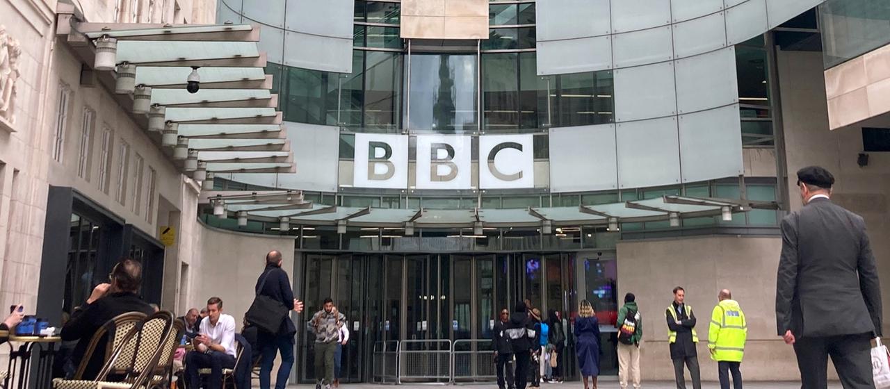 Eingang des BBC-Gebäudes in London (Archivbild) 