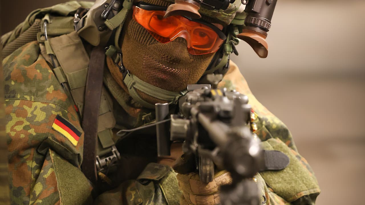 Scharfschützen proben für Kriegsfall in Berliner U-Bahn | News