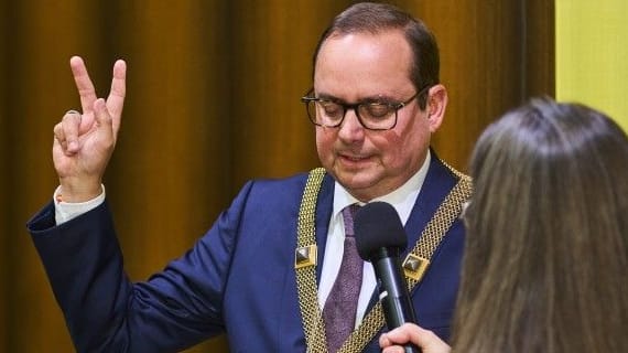 Beginn einer neuen Ratsperiode: Oberbürgermeister Thomas Kufen wurde bei der konstituierenden Ratssitzung vereidigt. Beginn einer neuen Ratsperiode: Oberbürgermeister Thomas Kufen wurde bei der konstituierenden Ratssitzung vereidigt.