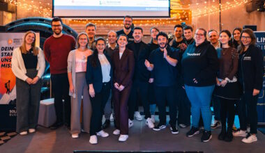 Die teilnehmenden Startups der achten Runde des bergsteiger-accelerators von Solingen.Business präsentierten beim Demo Day ihre innovativen Geschäftsmodelle in der Alten Maschinenhalle. (Foto: © Solingen.Business)