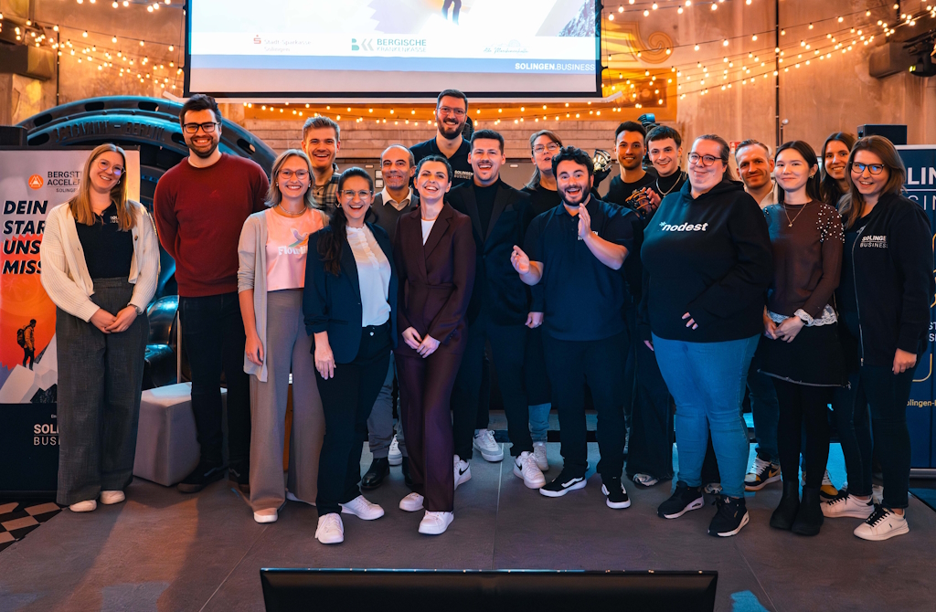 Die teilnehmenden Startups der achten Runde des bergsteiger-accelerators von Solingen.Business präsentierten beim Demo Day ihre innovativen Geschäftsmodelle in der Alten Maschinenhalle. (Foto: © Solingen.Business)