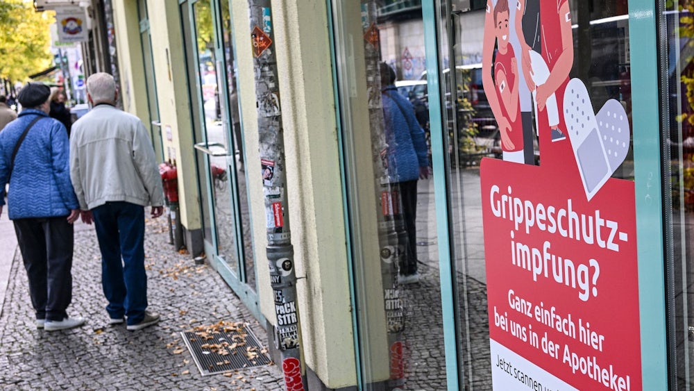 Mit der Grippe- kann man sich auch gleichzeitig die Corona-Impfung verabreichen lassen. (Archivbild)
