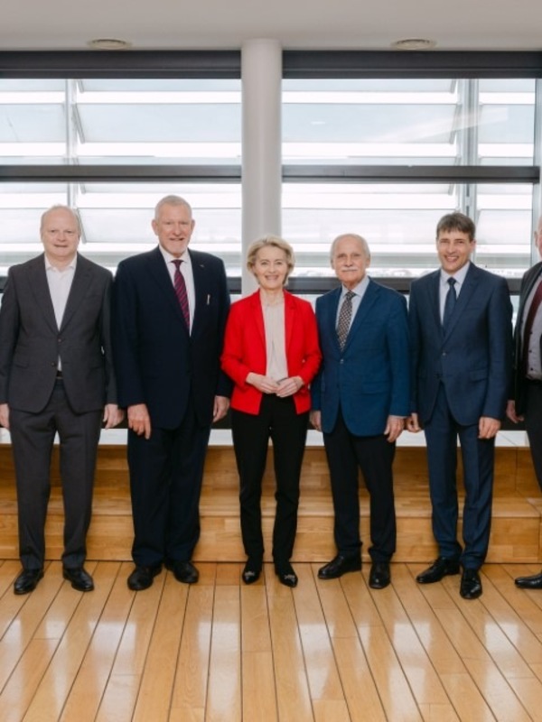 Der Internationale Karlspreis zu Aachen und die diesjährige Karlspreisträgerin, Ursula vo