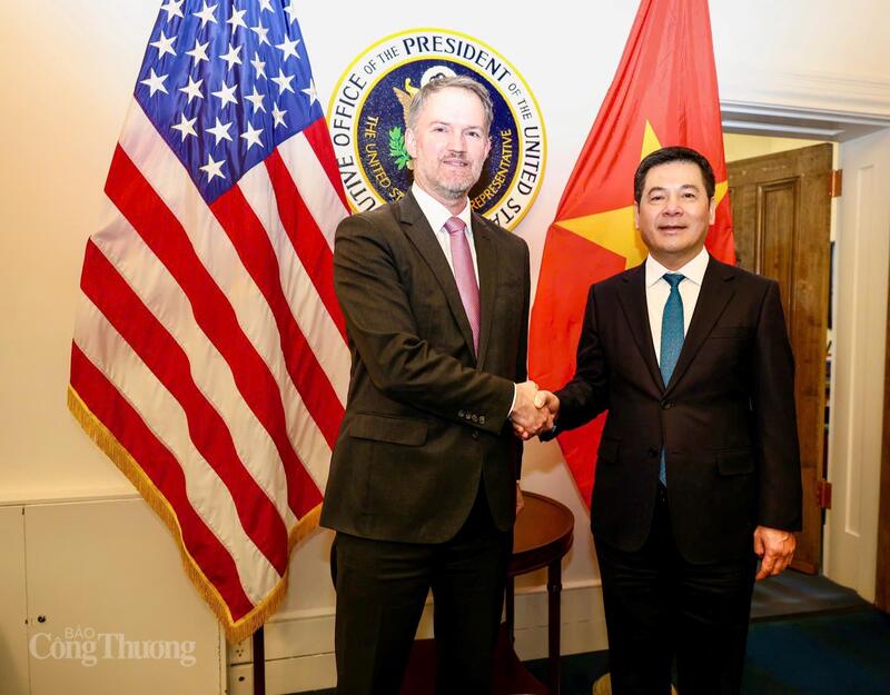 Industrieminister Nguyen Hong Dien und US-Handelsbeauftragter Jamieson Greer. Foto: Nguyen Minh