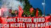 Die IG Metall und Mitarbeiter protestieren gegen die geplanten Stellenstreichungen beim Zulieferer Bosch. Die IG Metall und Mitarbeiter protestieren gegen die geplanten Stellenstreichungen beim Zulieferer Bosch.