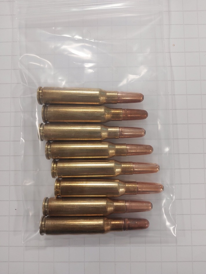 BPOL NRW: Acht Patronen im Handgepäck - Bundespolizei stoppt Reisenden bei der Luftsicherheitskontrolle am Flughafen Köln/Bonn