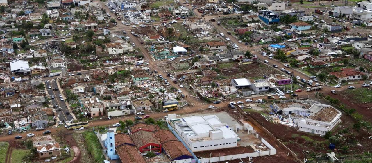 Luftaufnahme der von einem Tornado zerstörten Stadt Rio Bonito do Iguaçu. | AFP Luftaufnahme der von einem Tornado zerstörten Stadt Rio Bonito do Iguaçu.
