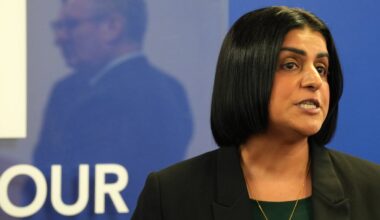 Die britische Innenministerin Shabana Mahmood (Labour) plant eine drastische Verschärfung des Migrationskurses. Vorangegangene Maßnahmen der Conservative Party („Tories“) blieben weitestgehend wirkungslos.