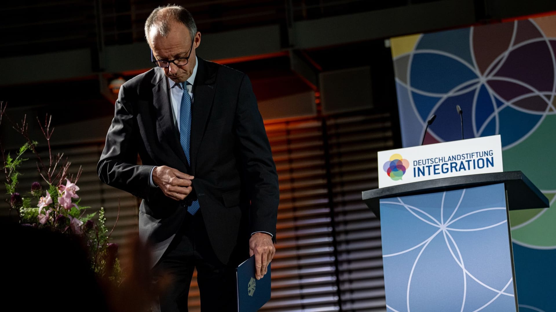 Bundeskanzler Friedrich Merz (CDU) nimmt an der Verleihung des TALISMAN-Preis für gesellschaftlichen Zusammenhalt der Deutschlandstiftung Integration teil.