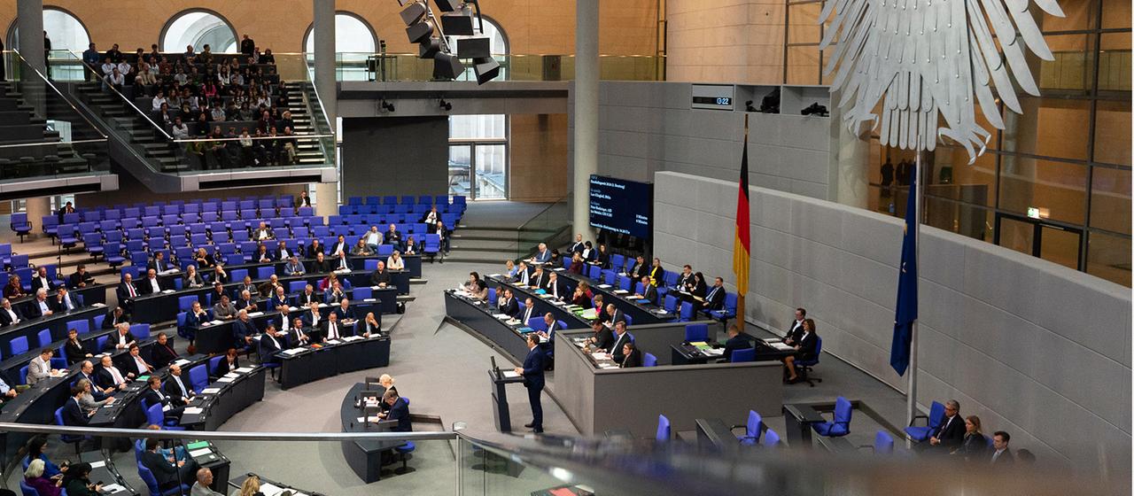 Plenarsaal des Bundestages | dpa Plenarsaal des Bundestages