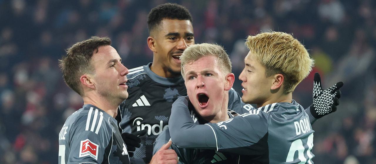 Jonathan Burkardt jubelt