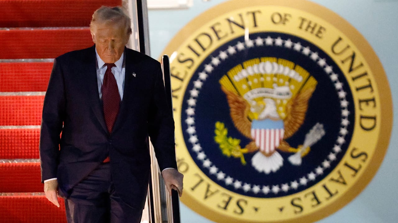 Auf Trump-Flughafen: Wirbel um verdächtiges Paket mit Pulver! | Politik