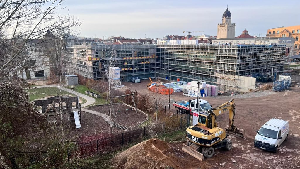 Blick auf die Baustelle der neuen Grundschule im Stadtzentrum von Halle