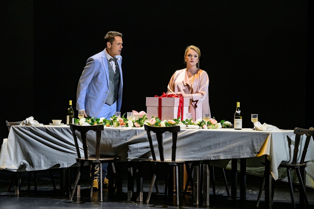 Ausgangspunkt derHandlung ist eine Hochzeit: Jochen Kupfer und Chloë Morgan in „Innocence“.