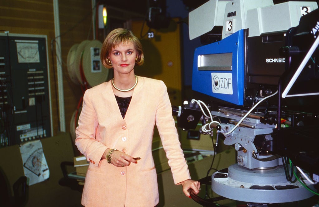 Unverkennar: 1993 startet Gundula Gause als neue Co-Moderatorin beim "heute journal". 
