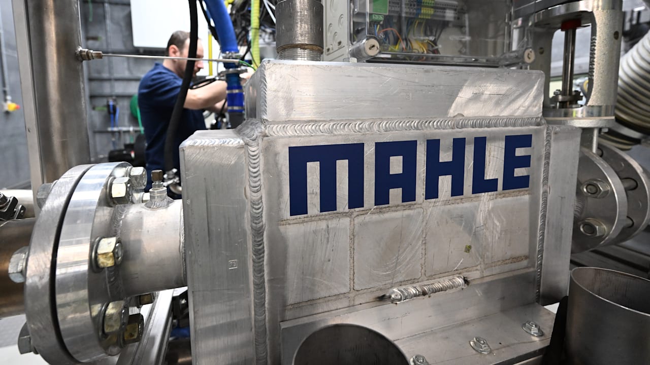 Stuttgart: Autozulieferer Mahle streicht 1000 Jobs | Regional