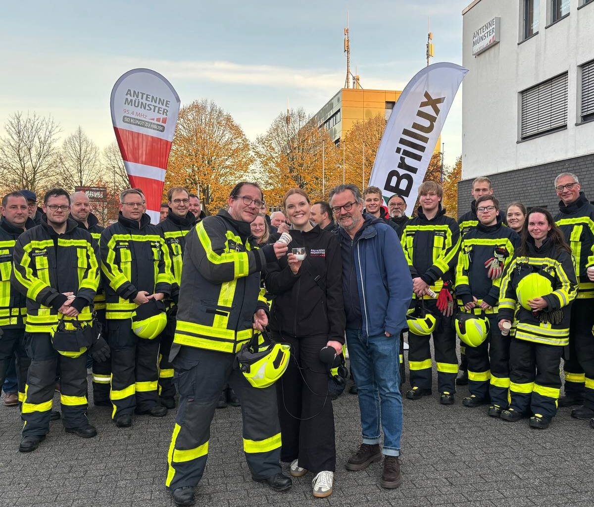Challenge erfüllt: Feuerwehr löscht Feuer mit Schluck Wasser