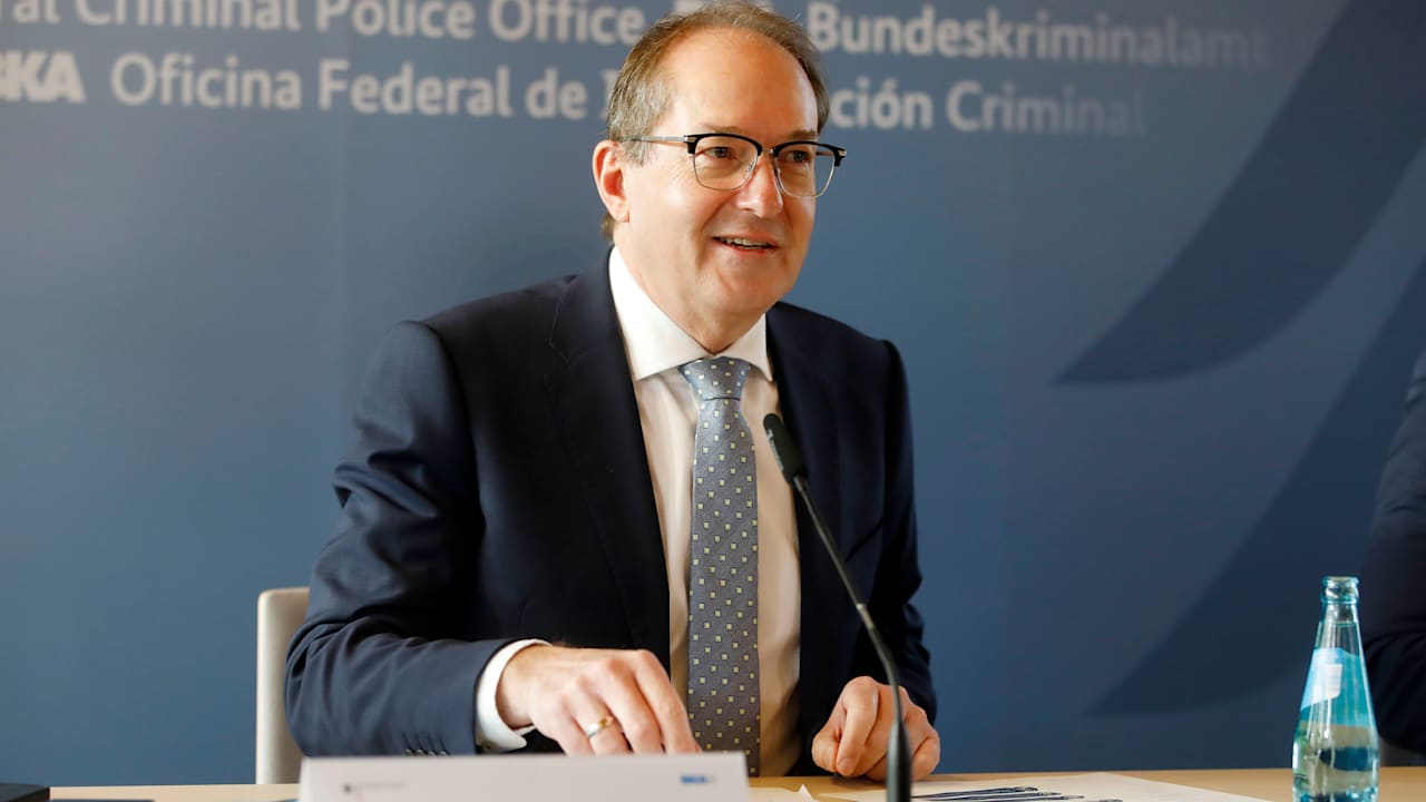 EXKLUSIV: Asyl-Zahlen rauschen runter | Politik