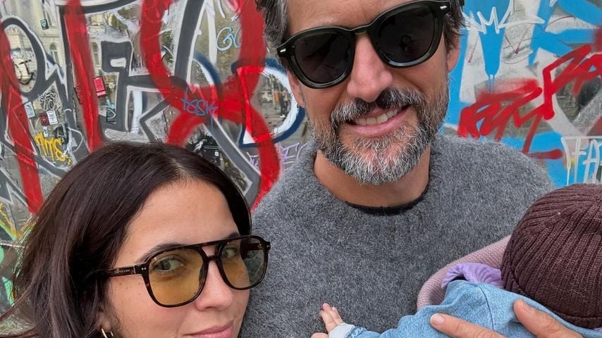 Chryssanthi Kavazi und Tom Beck mit ihrem Nachwuchs