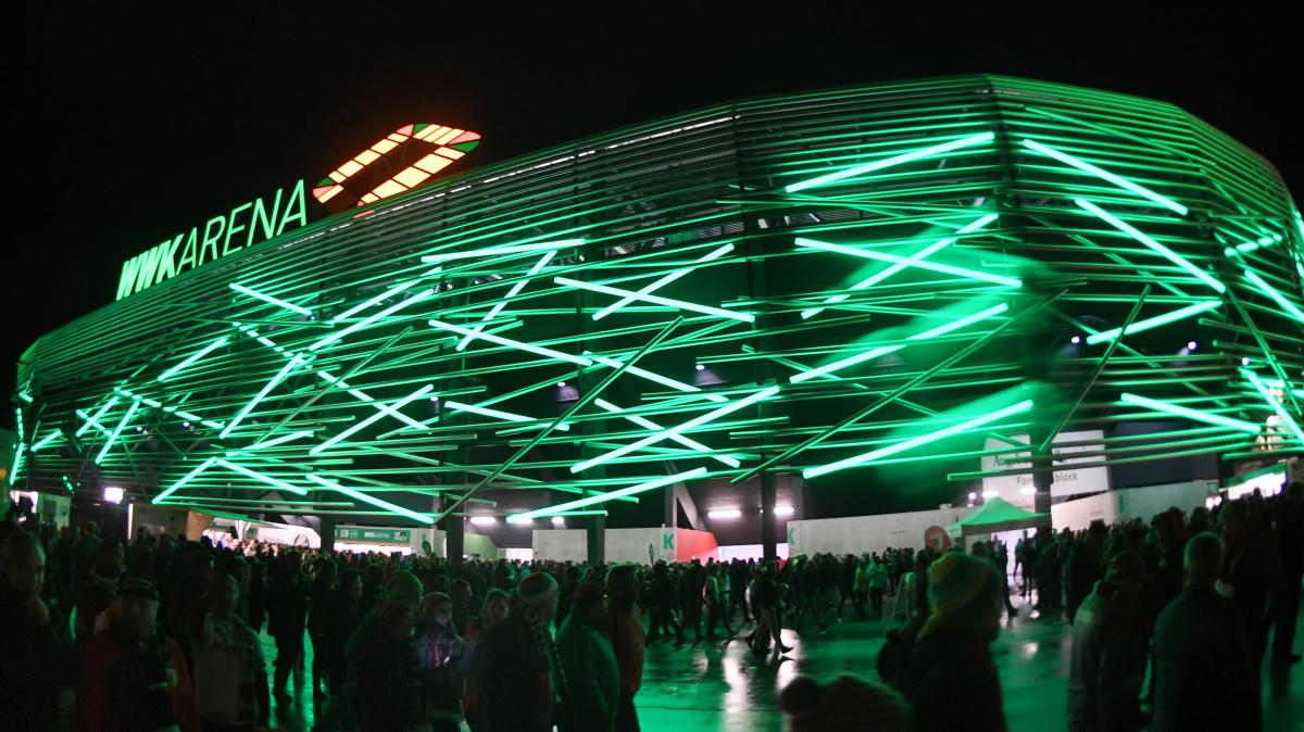 Darum leuchtet die WWK-Arena des FC Augsburg heute grün