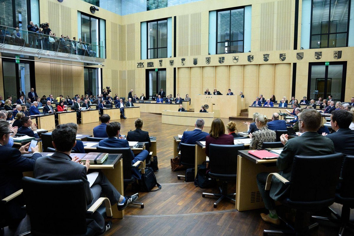 Berlin | Honig, Pflege, Bauen: Was der Bundesrat beschlossen hat