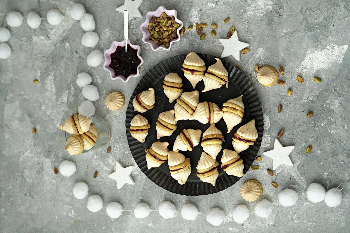 Berlin | Aus Vanillekipferl wird Pistazienkuss mit Baiserhäubchen