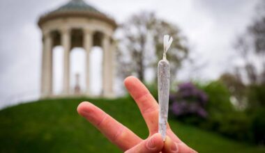 München | Klage gegen Kiff-Verbot im Englischen Garten