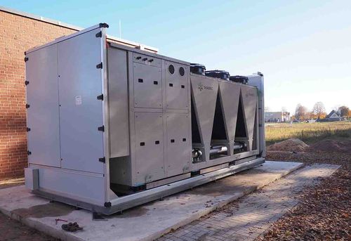 Großwärmepumpe für mittelwarmes Nahwärmenetz in Munster trifft ein