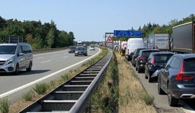 Bielefeld: Junge Fahrerin aus Gütersloh verursacht Unfall auf der A2