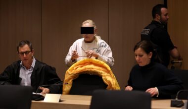 Bochum: Schlug Pflegerin Seniorin (92) mit Badeschlappen? | Regional