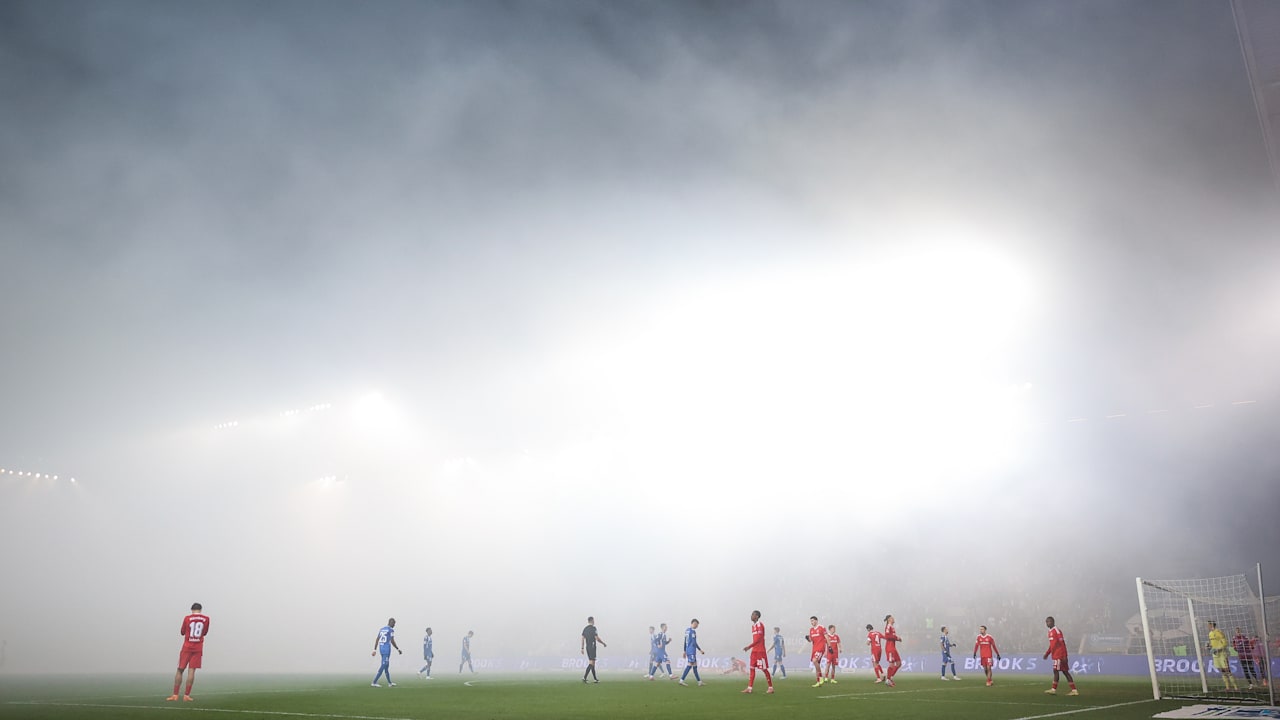 FCN: Über 20 Minuten Nachspielzeit! Reichert genervt von Rauchchaos | Sport