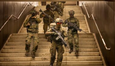 Bundeswehr-Training für den Ernstfall: Kämpfe in Berliner U-Bahn-Katakomben | Politik