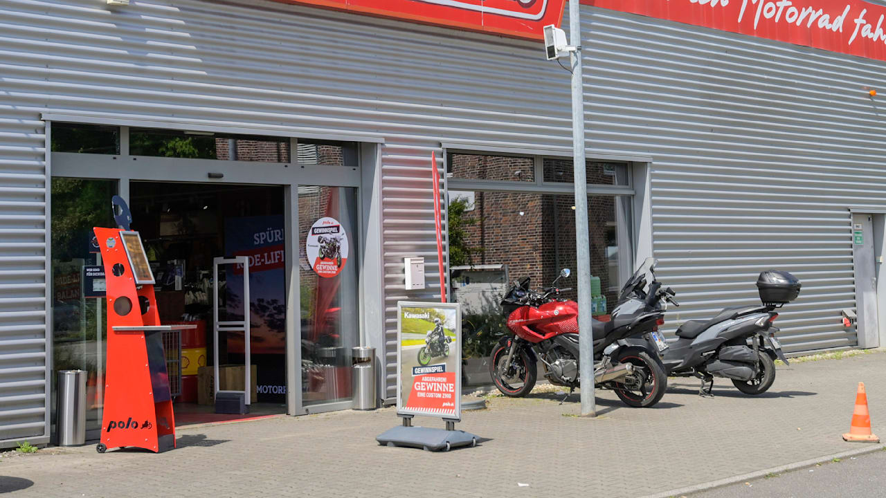 Bekannte Motorrad-Firma insolvent: 700 Jobs und 90 Filialen betroffen | Regional