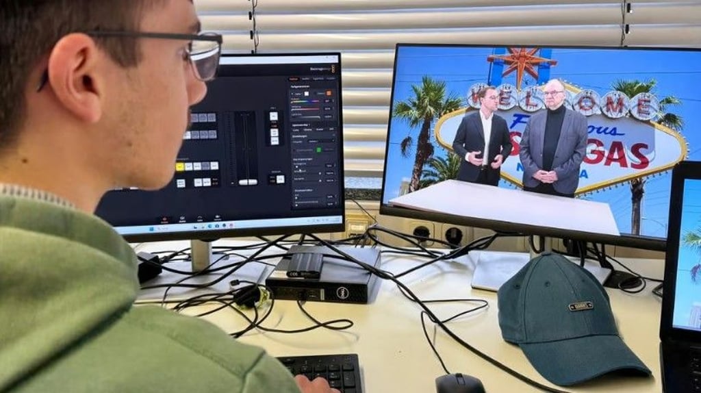 Ab nach Las Vegas: Der Neuntklässler Yannick hat Schulleiter Stephan Baier und Ministerpräsident Reiner Haseloff dank Green Screen in die USA geschickt. 