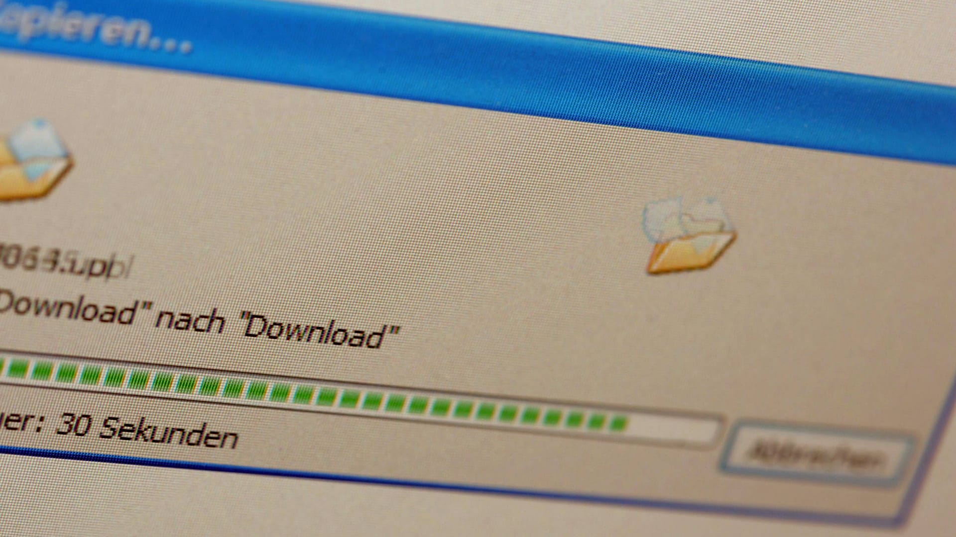 Daten werden auf einen USB-Stick kopiert (Symbolbild). Daten werden auf einen USB-Stick kopiert (Symbolbild).