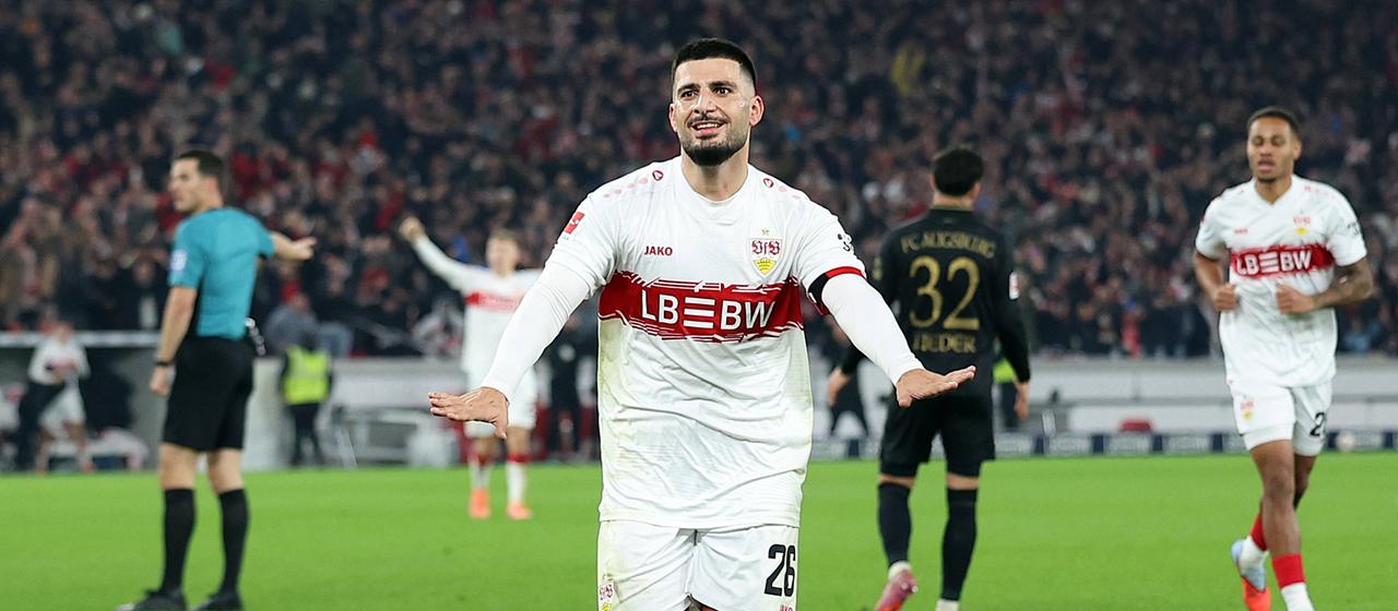 Deniz Undav (v.) bejubelt seinen Siegtreffer gegen den FC Augsburg