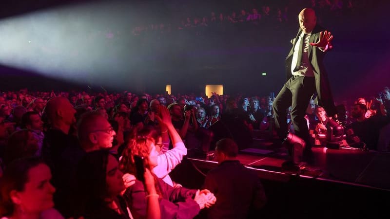 urn:newsml:dpa.com:20090101:251113-935-954055 urn:newsml:dpa.com:20090101:251113-935-954055