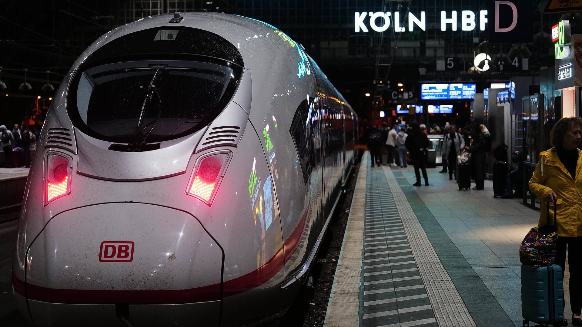 Der Hauptbahnhof in Köln: Hier kam es zu einem Aufeinandertreffen von Schalkern und Dortmundern.