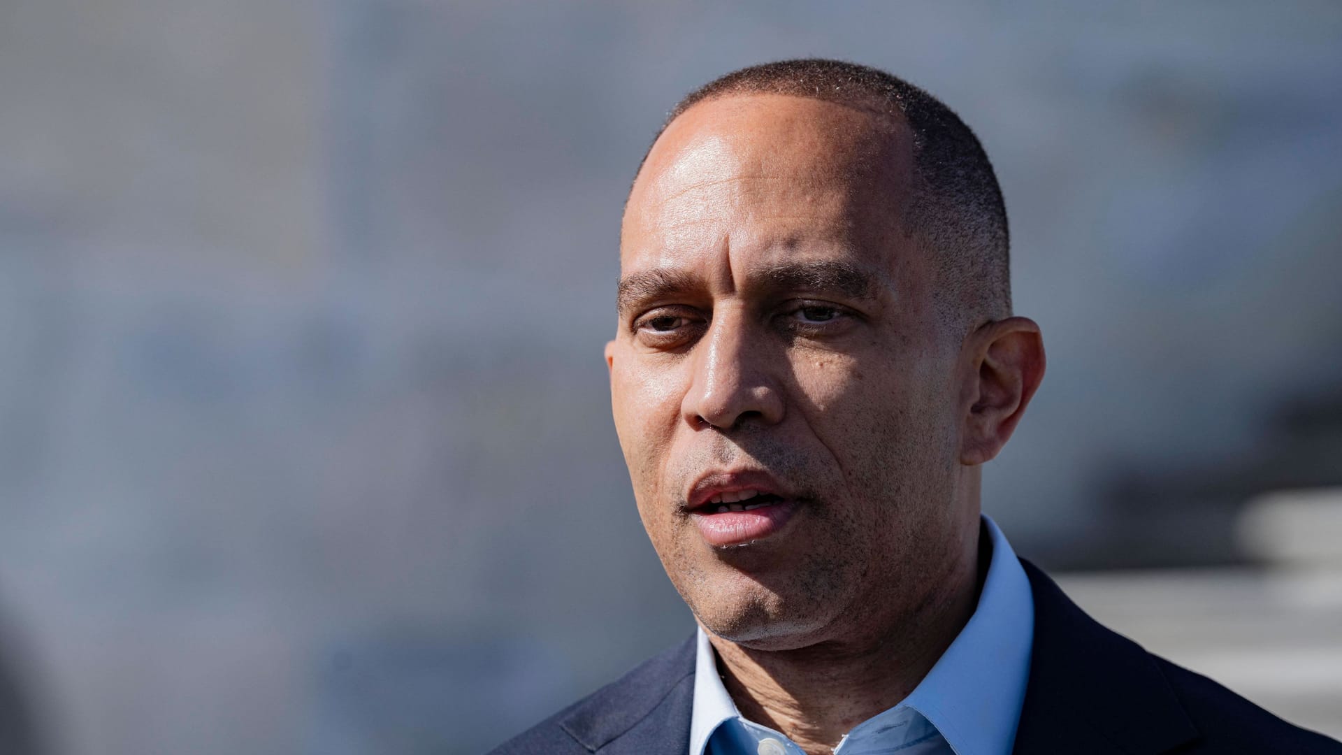 Der Top-Demokrat Hakeem Jeffries spricht vor dem US-Kongress.