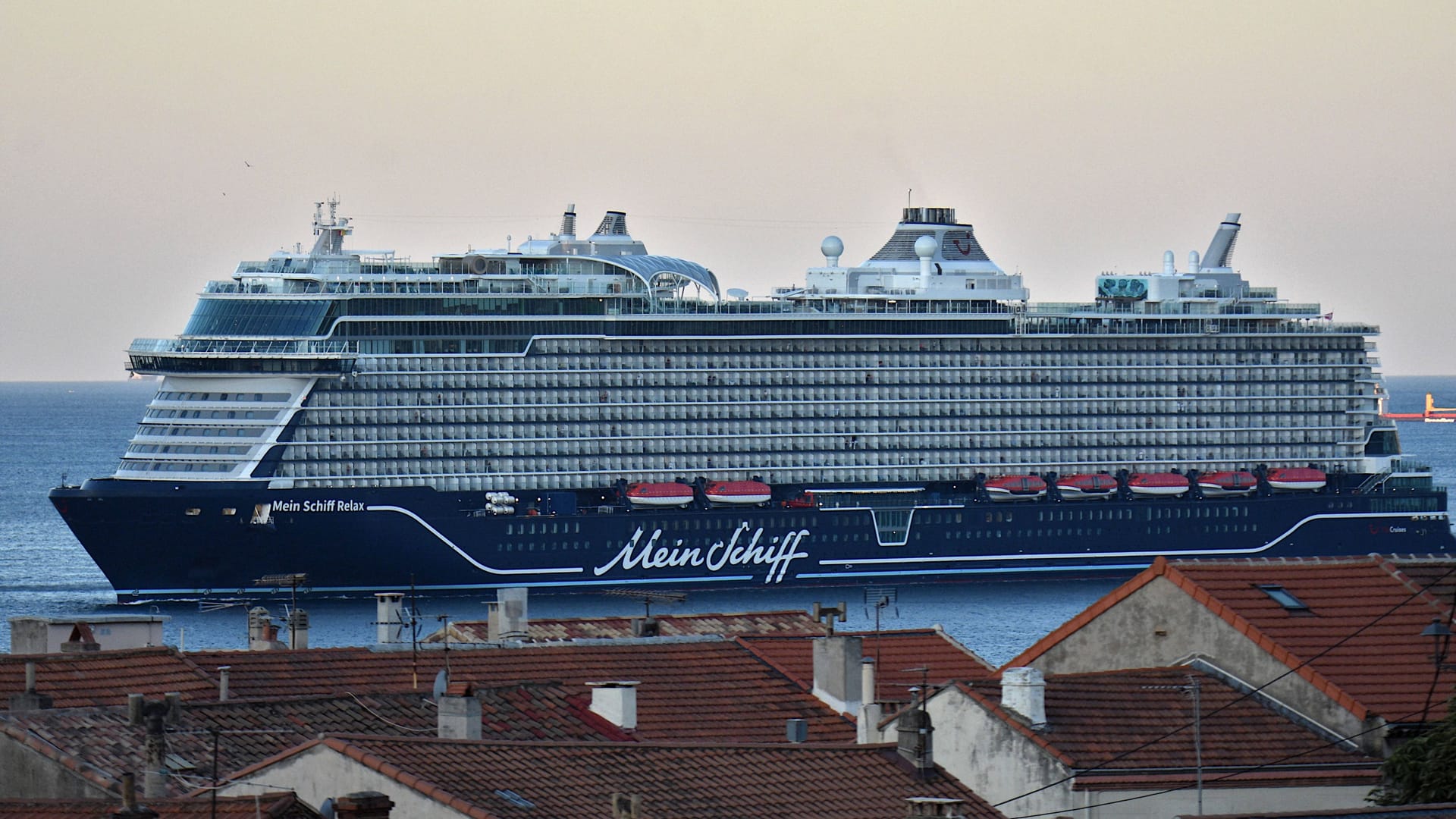 Die "Mein Schiff Relax": Ab 2027 startet das Schiff Adult-Only-Reisen ab Hamburg. Die "Mein Schiff Relax": Ab 2027 startet das Schiff Adult-Only-Reisen ab Hamburg.