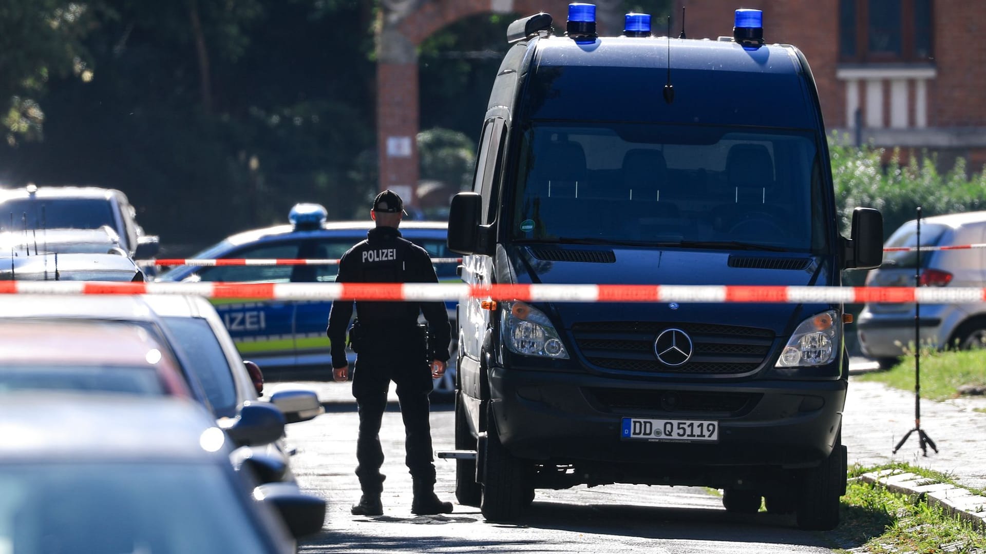 Frau in Leipzig getötet und Kind verletzt Frau in Leipzig getötet und Kind verletzt