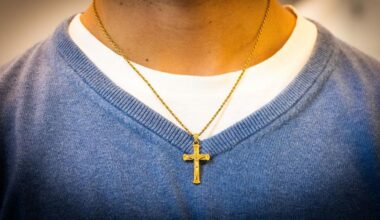 Diskriminierung? Kölner Kellner verliert Job wegen Kreuzkette