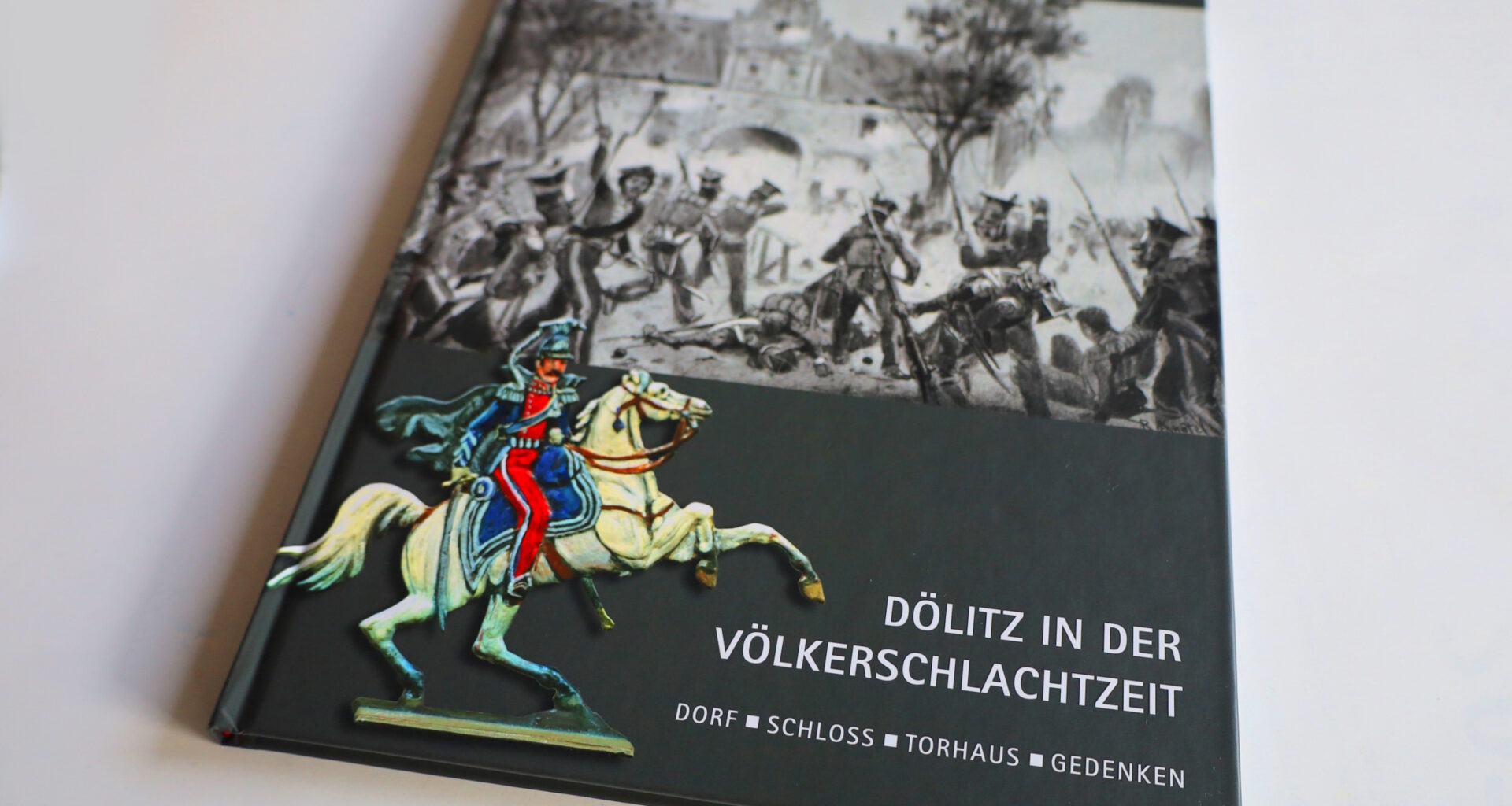 Ein reich bebildertes Buch über Dölitz, Torhaus und Zinnfiguren · Leipziger Zeitung