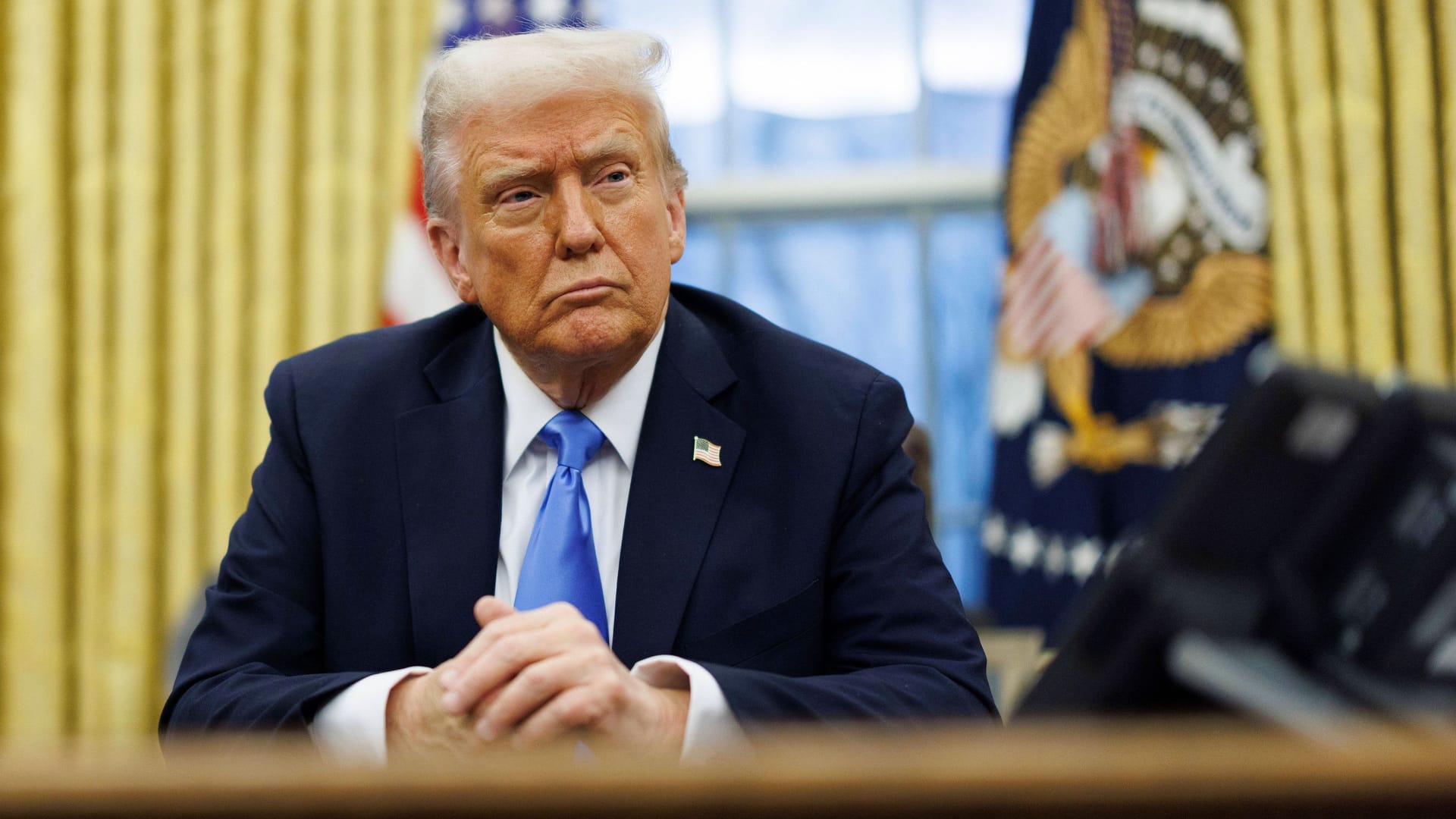 Donald Trump im Oval Office des Weißen Haus (Archivbild): Trump muss das Gesetz zur Freigabe der Akten noch unterschreiben. Donald Trump im Oval Office des Weißen Haus (Archivbild): Trump muss das Gesetz zur Freigabe der Akten noch unterschreiben.