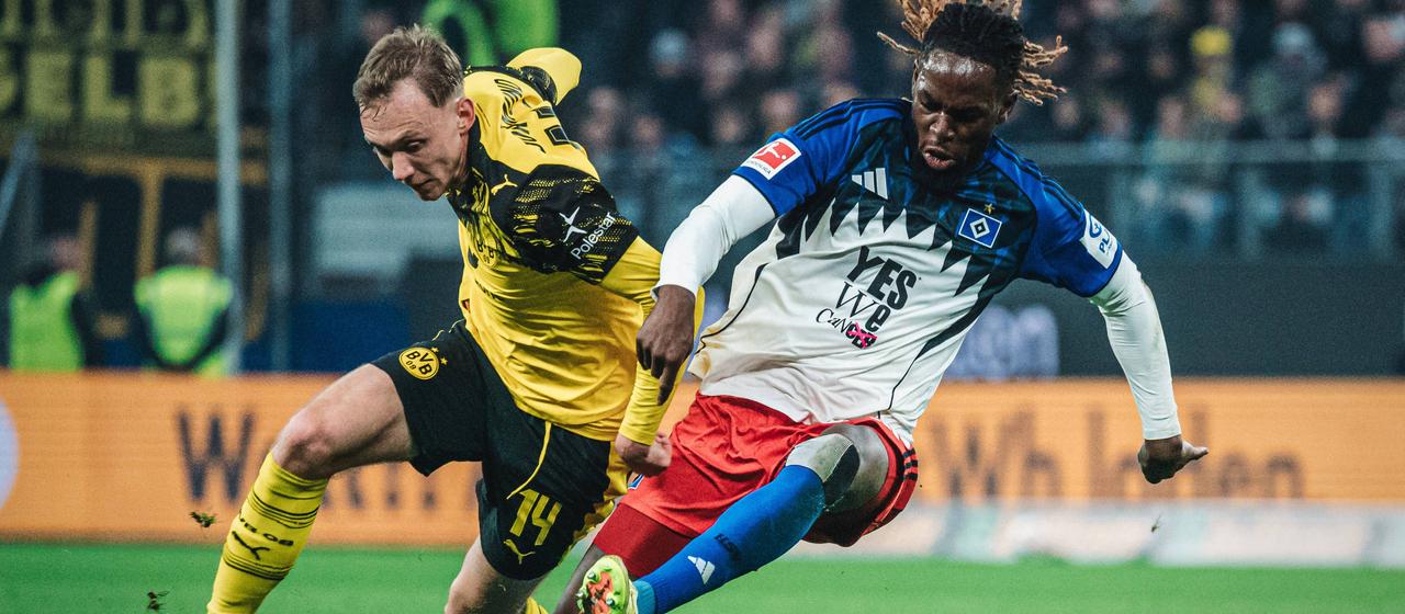 Maximilian Beier im Zweikampf mit Jordan Torunarigha