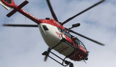 Auto fährt in Fußgänger - vier Verletzte