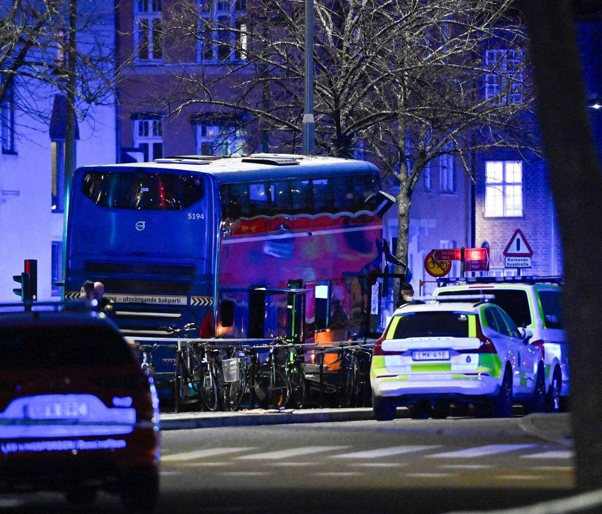 Tote und Verletzte bei schwerem Busunfall in Stockholm