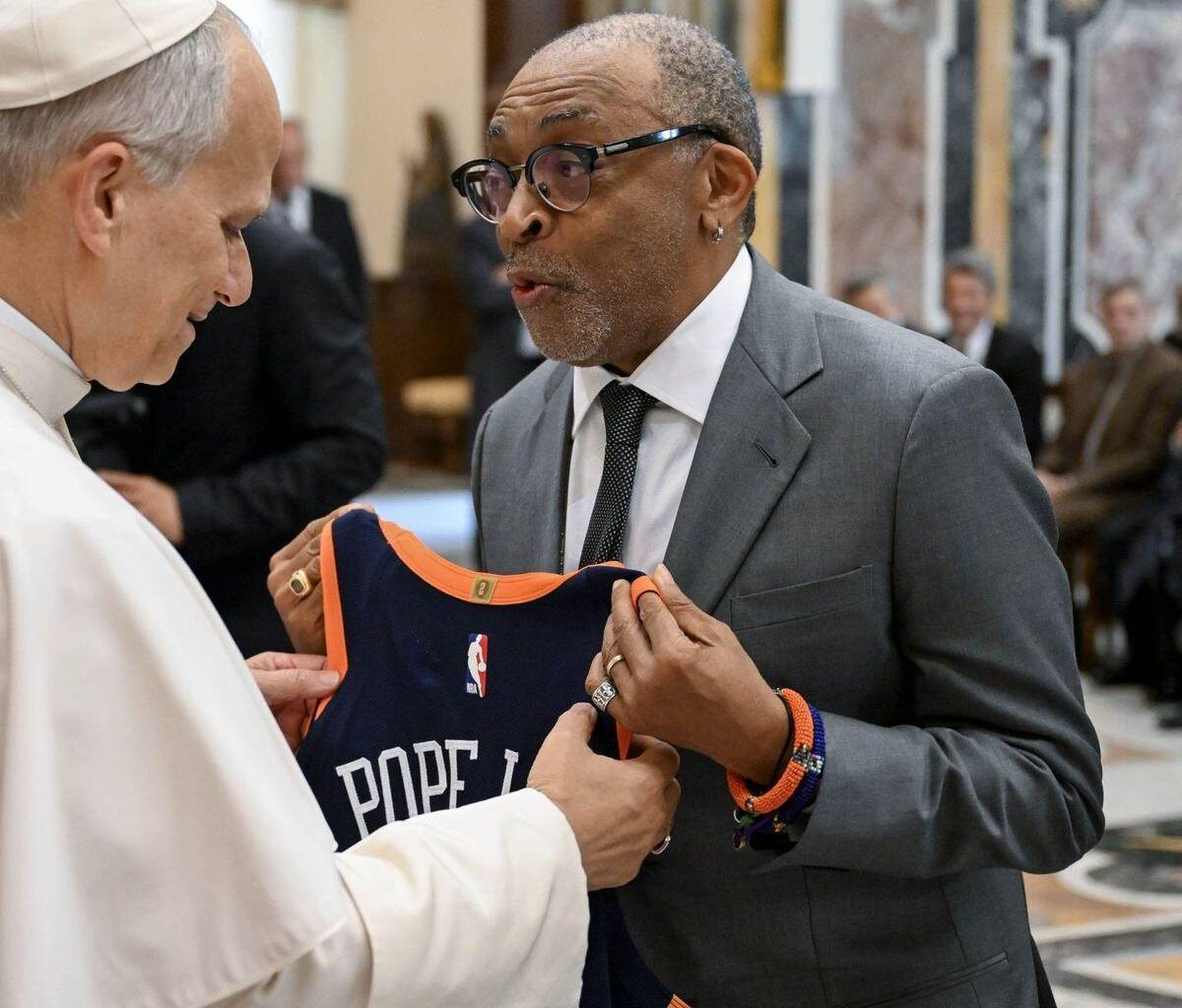 Papst Leo jetzt mit Rückennummer 14